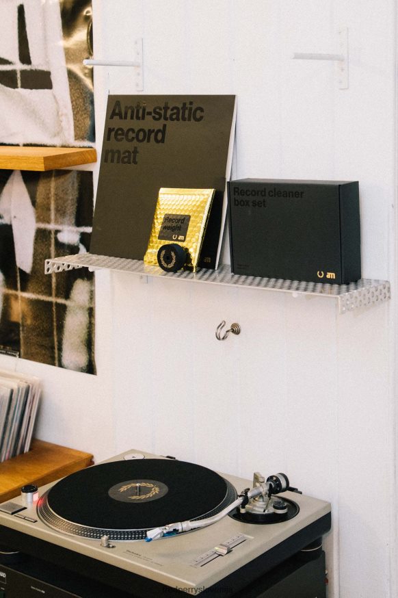 Fred Perry Slovenia Music Accessories Fred Perry proti zdrs Pad scenariji dejanske uporabe