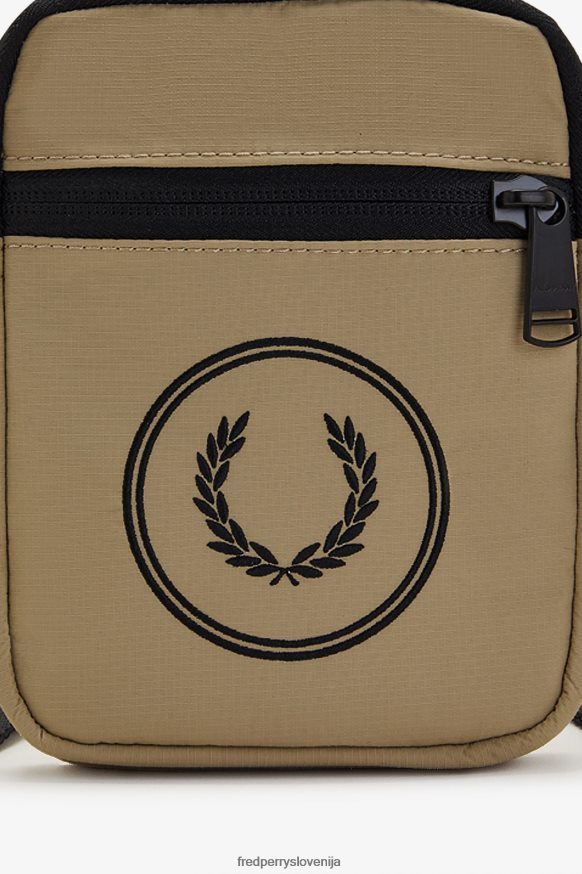 Podrobno Fred Perry torba detajli