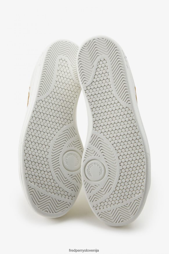 Fred Perry B721 prikazuje različne kote