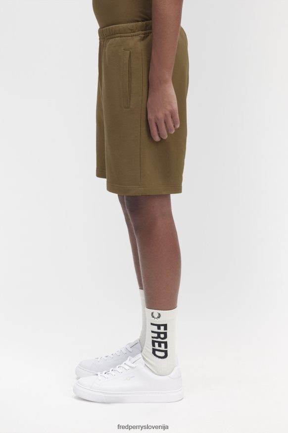 Detajl Fred Perry logo vezenine na kratkih hlačah