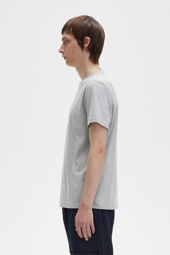 Fred Perry lovorov venec detajl Detajl lovorovega venca na Fred Perry majici