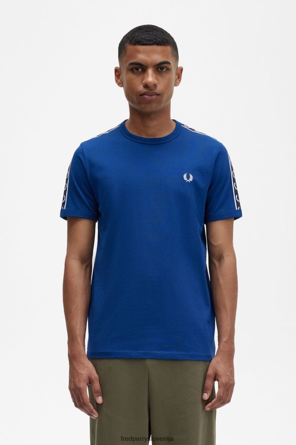 Detajl lovorovega venca na majici Fred Perry