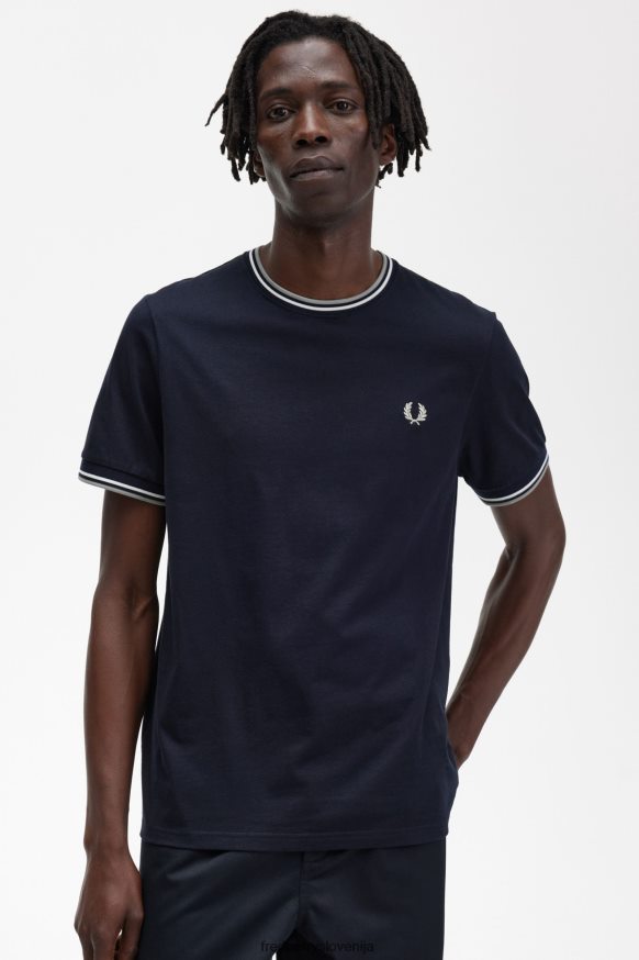 Fred Perry T -majice na modelu