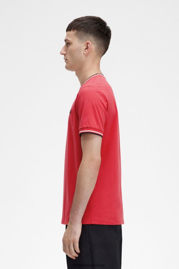 Detajl dvojnih konic na ovratniku Fred Perry majice