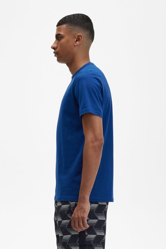 Vezenje Fred Perry T -majica Detajl vezenja lovorovega venca na Fred Perry majici