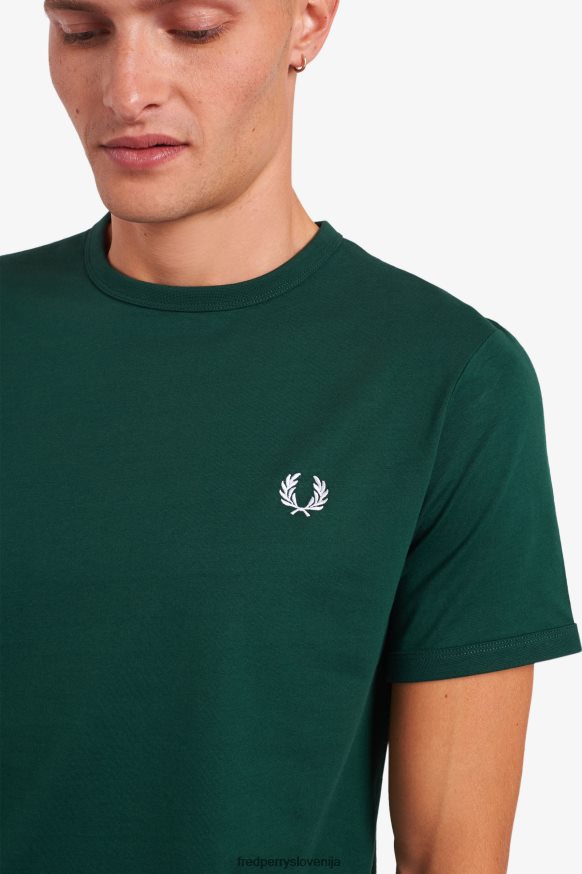 Fred Perry majica v različnih pozah - stilski nasveti