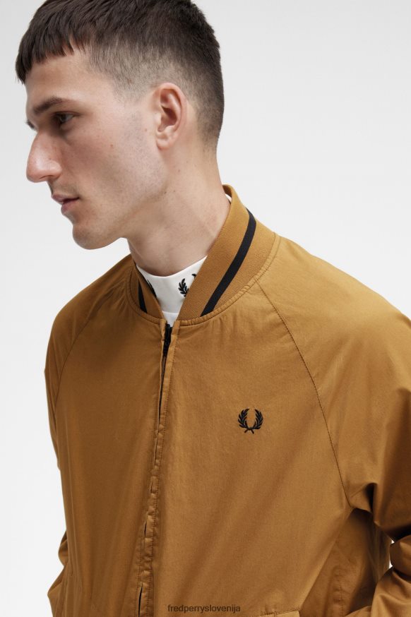 Detajl ovratnika Fred Perry jakna - detajl ovratnika