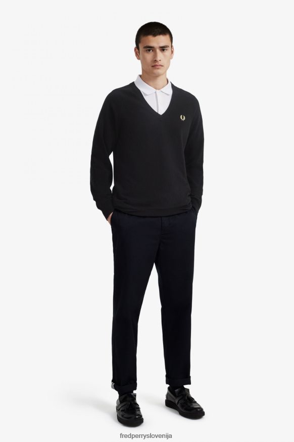 Fred Perry pulover z V-izrezom - črna barva s šampanjec detajli