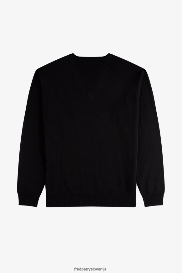 Fred Perry pulover kombiniran s črnimi hlačami