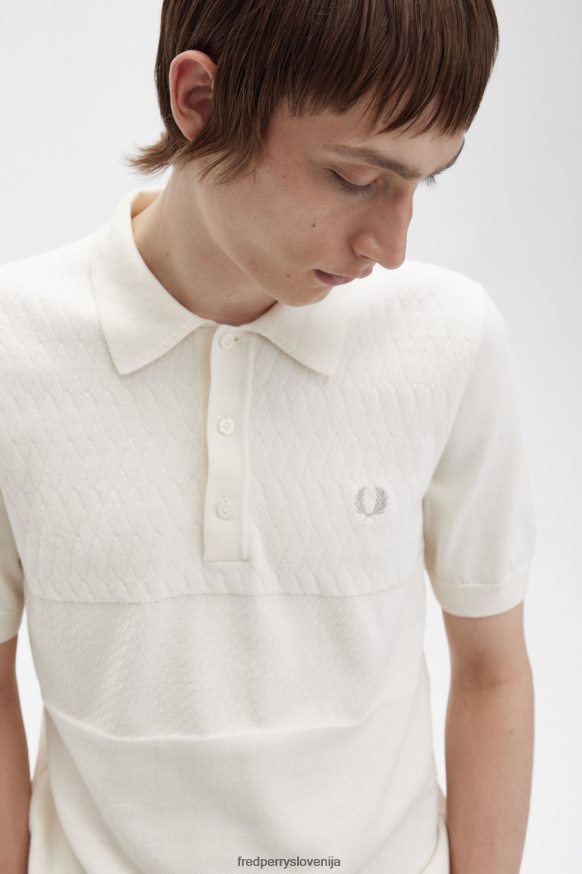 Fred Perry srajca - detajl vezenega logotipa