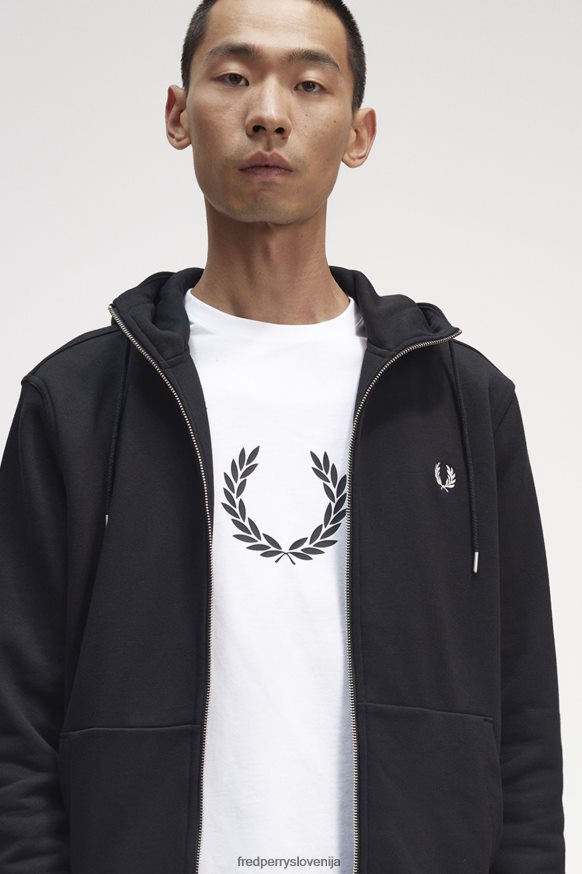 Fred Perry pulover v uporabi
