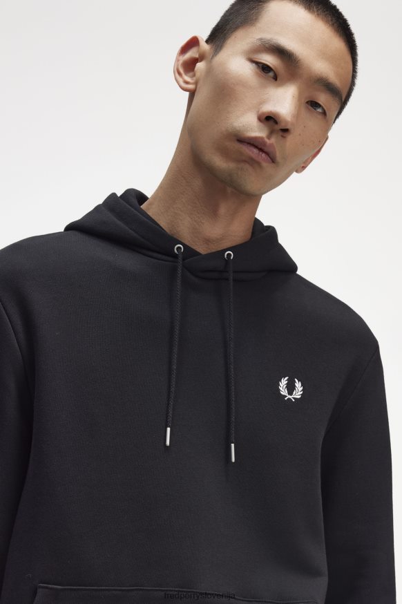Fred Perry pulover v kombinaciji z denim kavbojkami