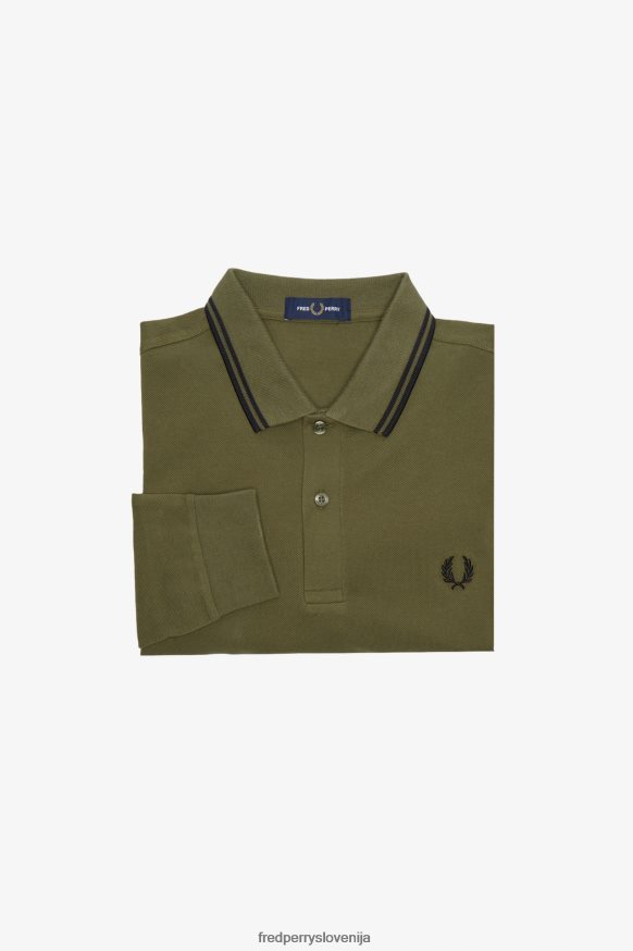 Detajl ovratnika in Fred Perry logo na majici M3636