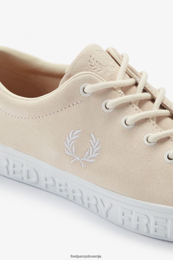 Fred Perry Lottie prikazuje različne zorne kote