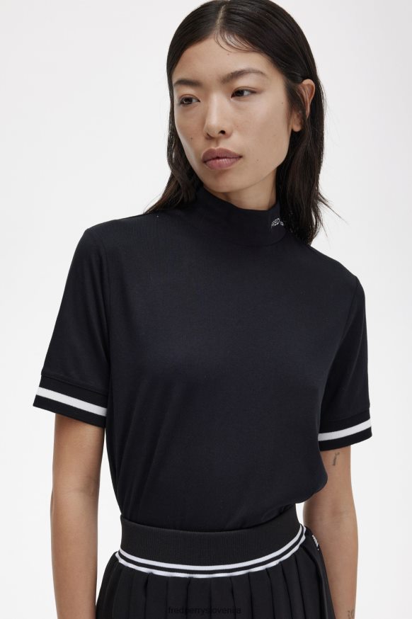 Fred Perry majica - modelka v različnih pozah