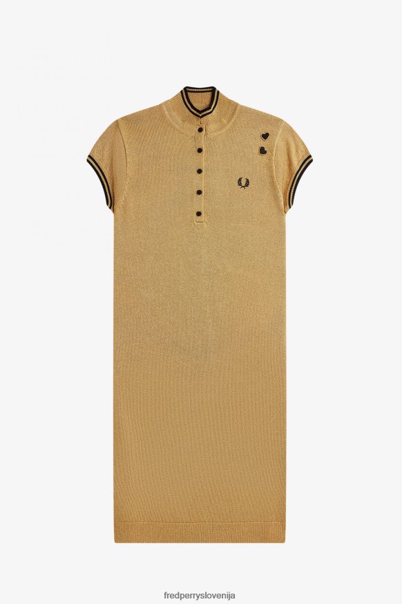 Detajl srčkov in lovorjevega venca na Fred Perry obleki