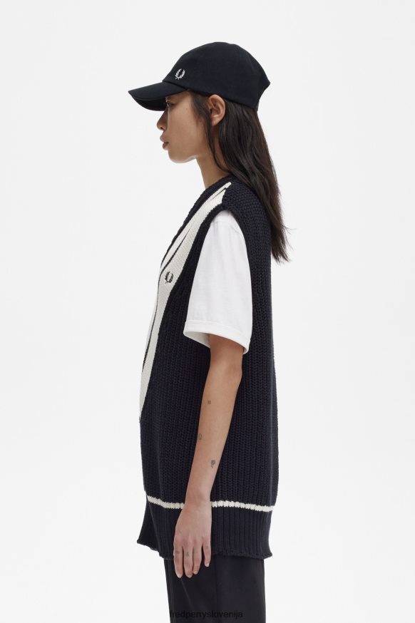 Fred Perry vezenje Detajl vezenja lovorovega venca na Fred Perry majici