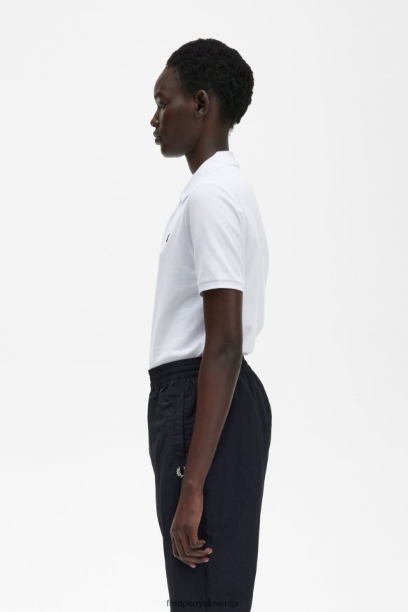 Fred Perry G6000 majica v kombinaciji z različnimi stilskimi elementi