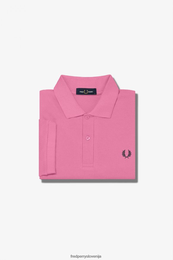 Fred Perry logo in detajli na majici