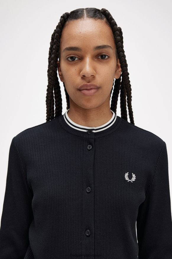 Detajl ovratnika Fred Perry majice